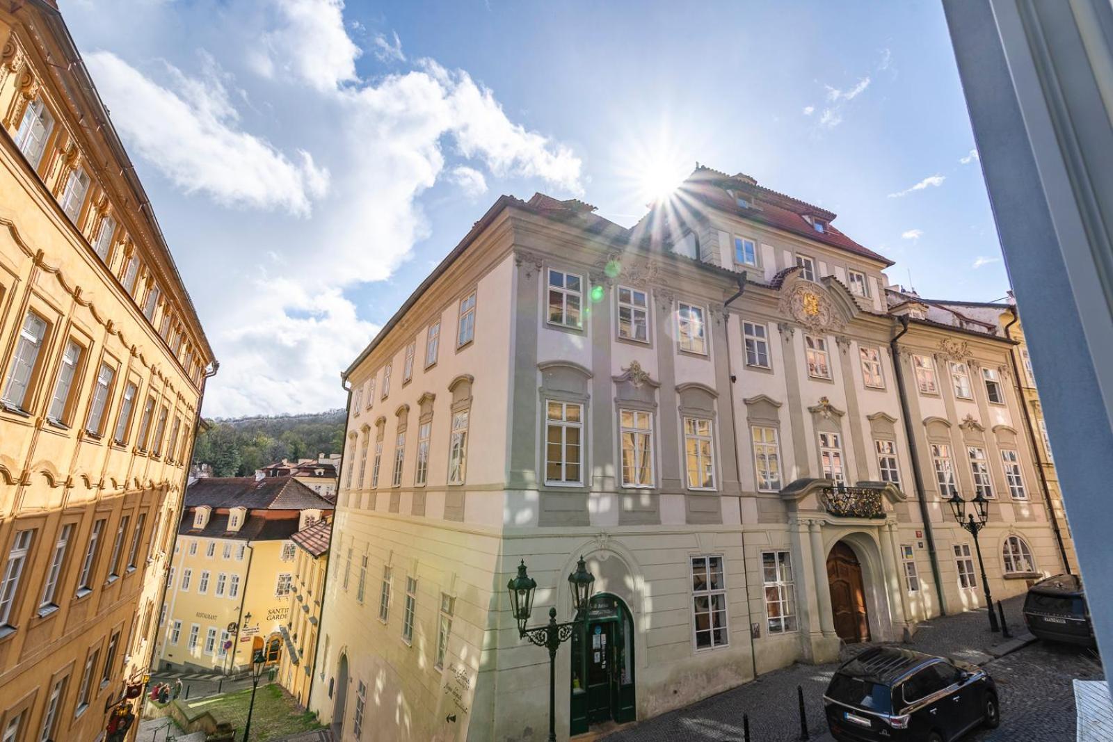 Primavera - Castle View Apartments Praag Buitenkant foto