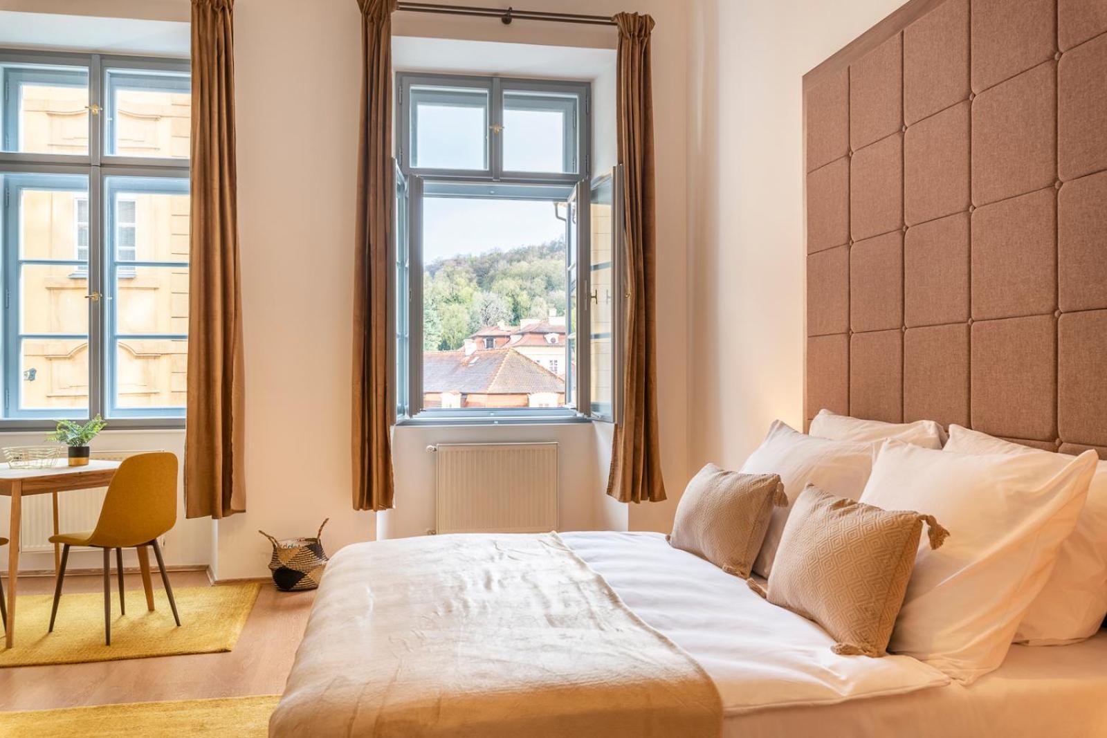 Primavera - Castle View Apartments Praag Buitenkant foto