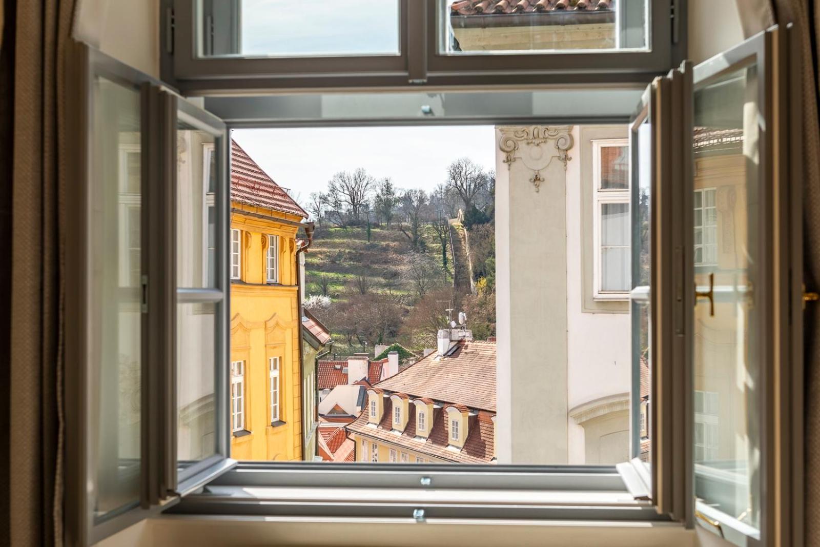 Primavera - Castle View Apartments Praag Buitenkant foto